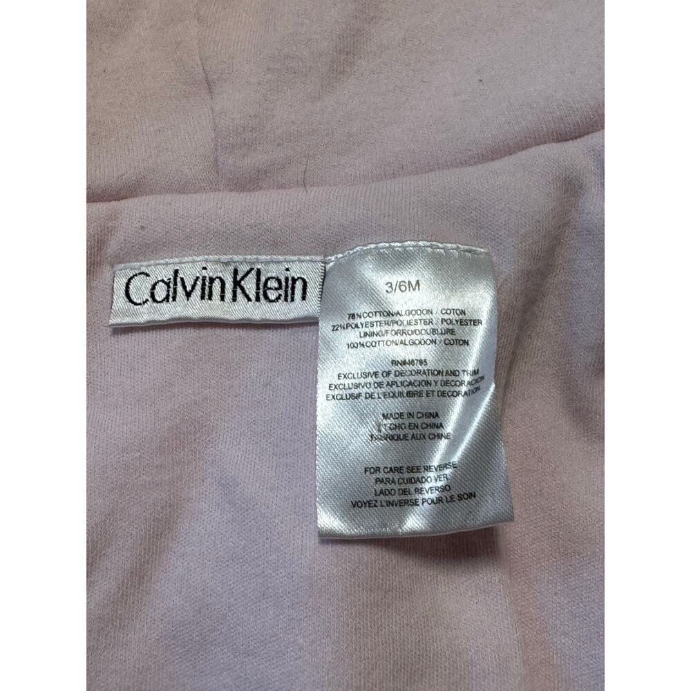 Calvin Klein Baby Girl Outerwear/Bunting size 3-6 mos, Pink, Fuzzy; Soft, Hearts - Picture 4 of 9